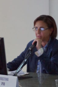 La Sig.ra Cristina Più della segreteria al tavolo dei lavori