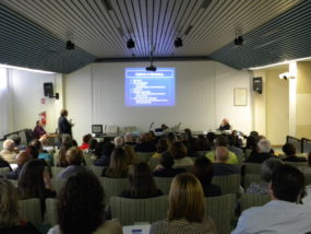 Il programma della giornata proiettato all’inizio di una sessione